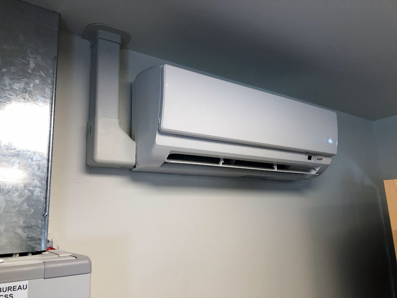 Unité murale de climatisation installée chez Cultura